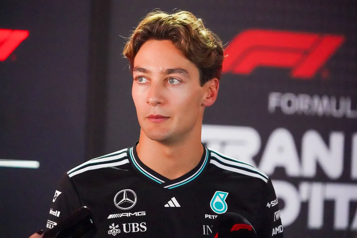 Mercedes-coureur George Russell in Italië