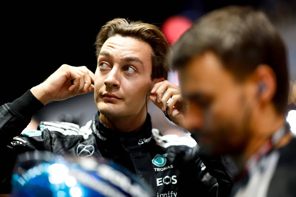 Mercedes-coureur George Russell voor de race in Singapore