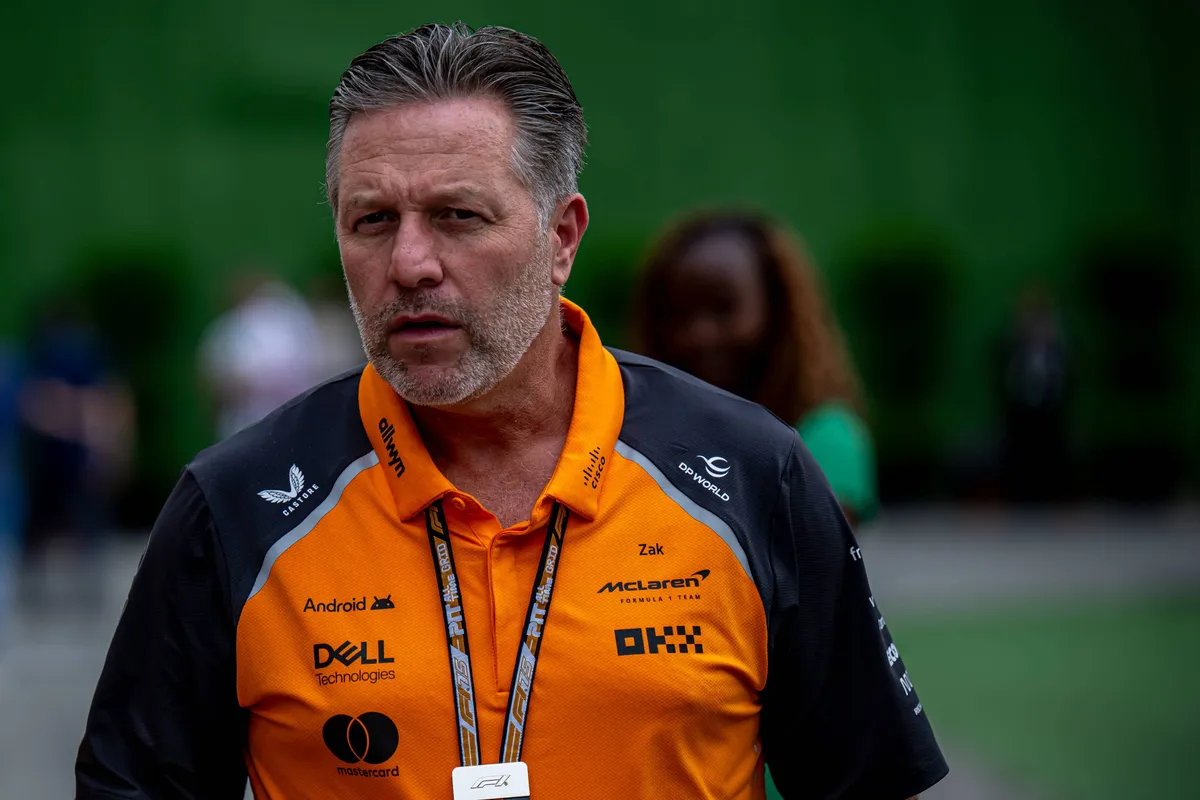 McLaren Racing-CEO Zak Brown komt met een statement na de gebeurtenissen tijdens de GP van Singapore in 2025