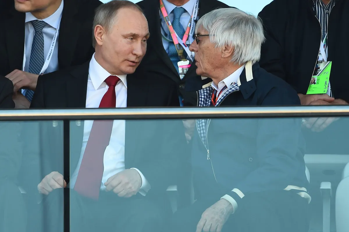 Bernie Ecclestone en Vladimir Putin tijdens de GP van Rusland