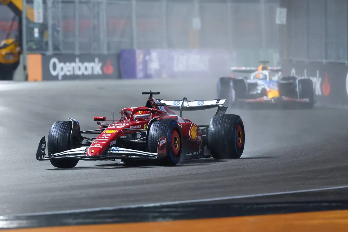 Charles Leclerc in de regen in Las Vegas