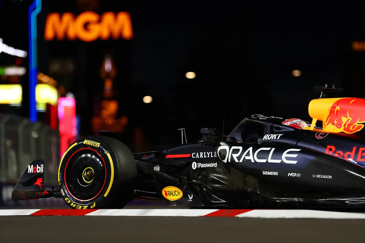 Max Verstappen tijdens VT1 in Las Vegas
