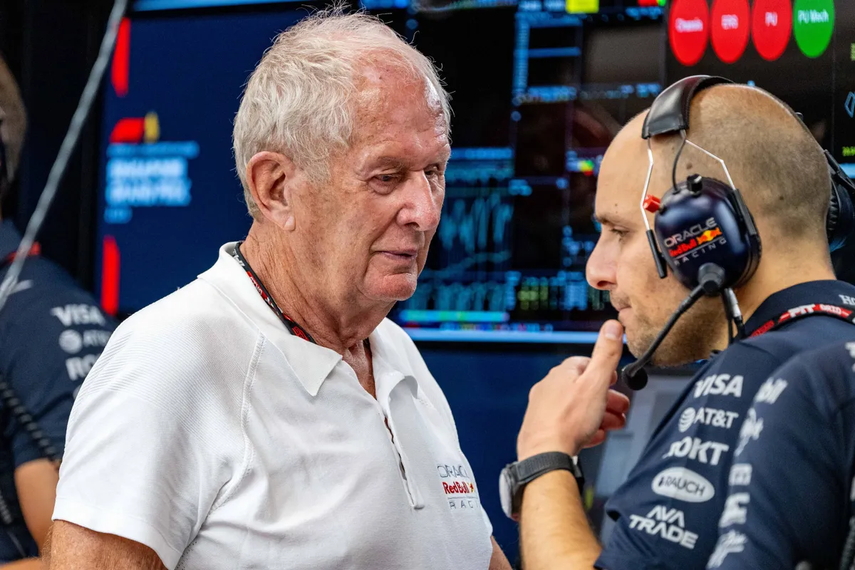 Helmut Marko en Gianpiero Lambiase in gesprek tijdens een raceweekend