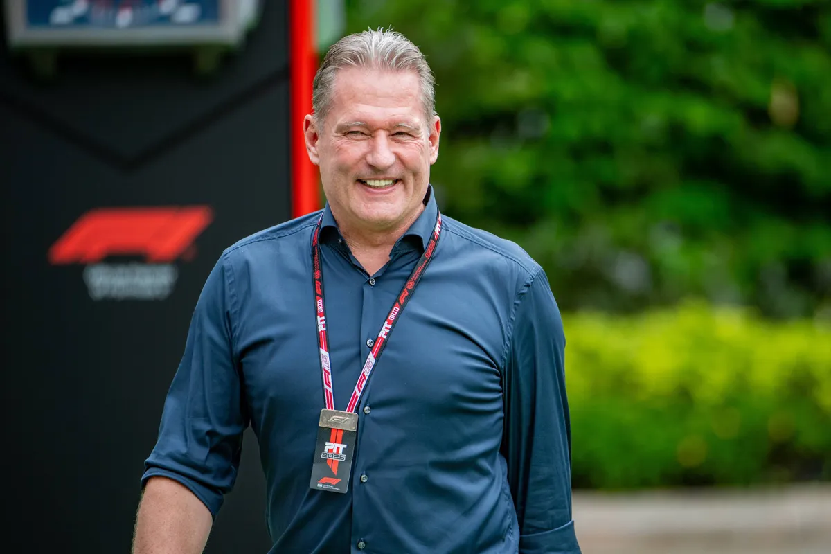 Jos Verstappen in de Formule 1-paddock