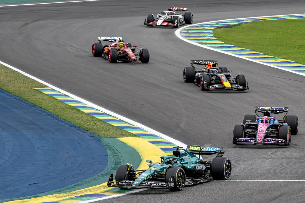 lance stroll tijdens de grand prix van brazilië