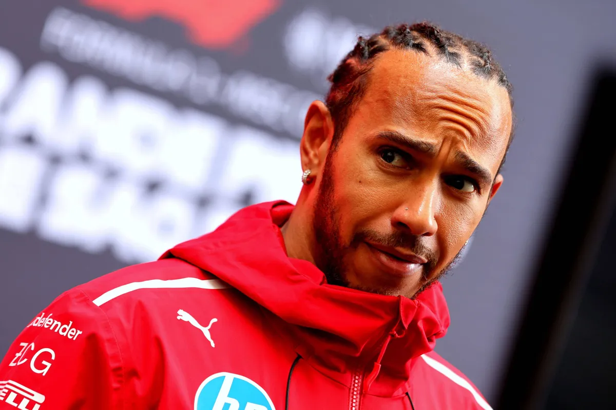 lewis hamilton tijdens de grand prix van brazilië