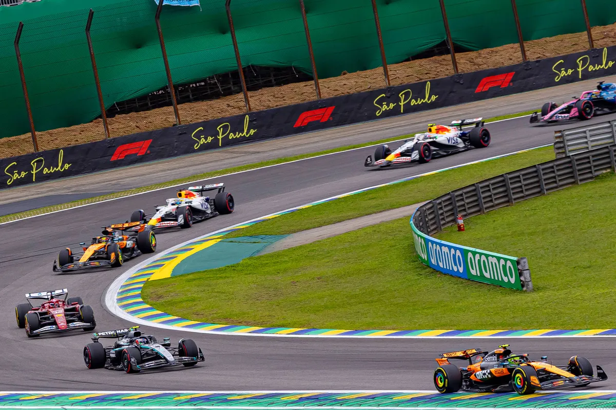 Liam Lawson tijdens de Grand Prix van Brazilië