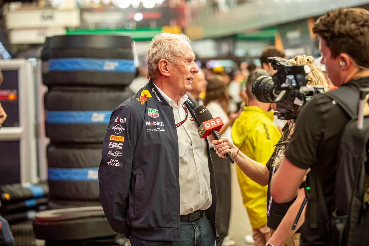 Red Bull-adviseur Helmut Marko voorafgaand aan de kwalificatie in Brazilië in 2025