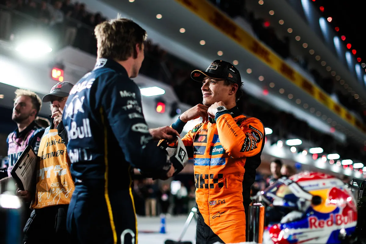 Max Verstappen en Lando Norris na de race in Las Vegas