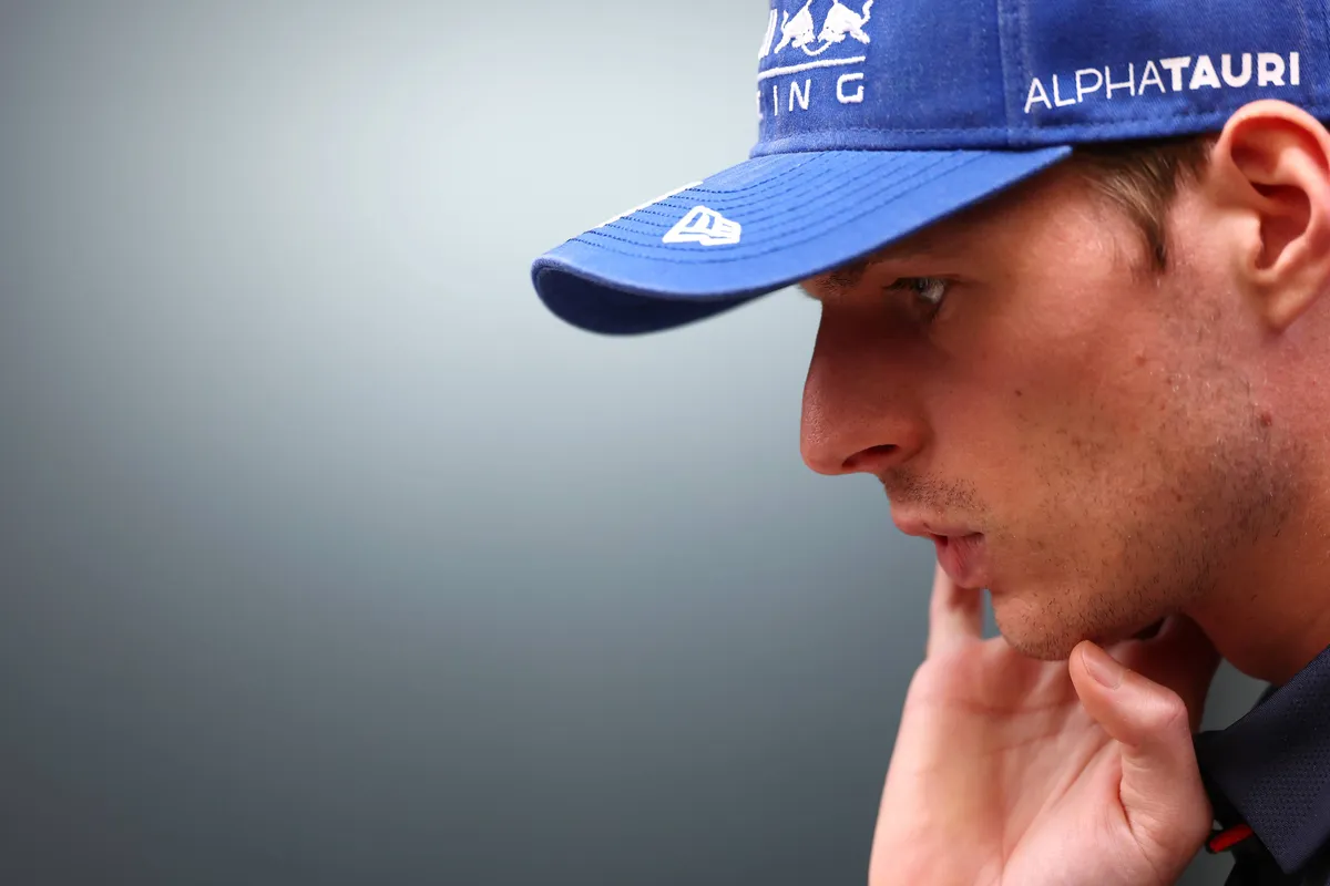 De zijkant van het gezicht van Max Verstappen voorafgaand aan het GP weekend in Brazilië in 2025