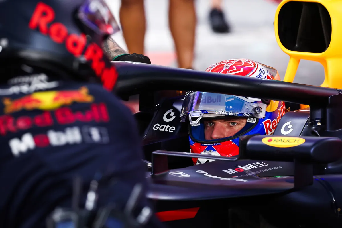 Max Verstappen in de Red Bull in VT1 in Qatar