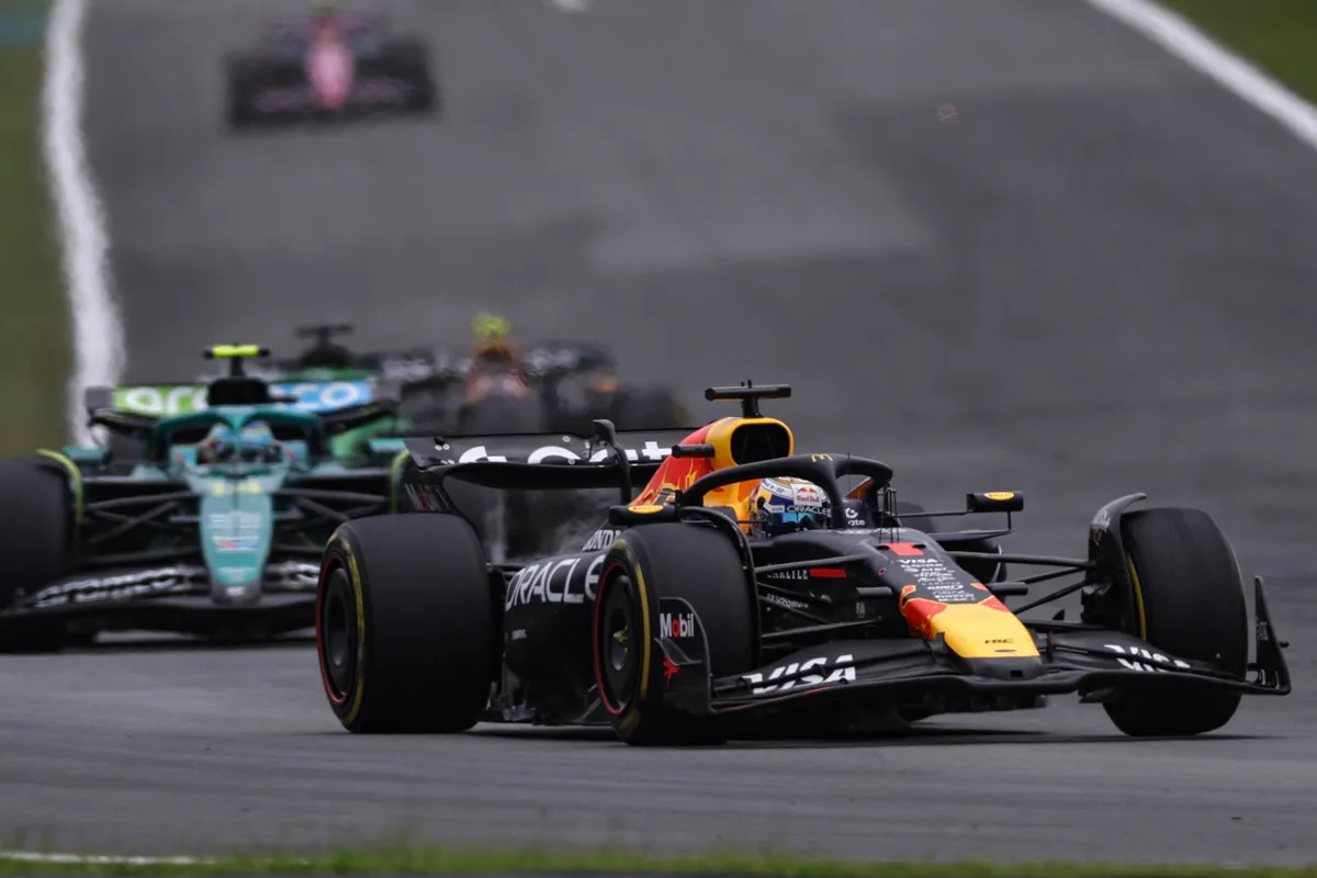 Max Verstappen is Fernando Alonso voorbijgegaan in Brazilië