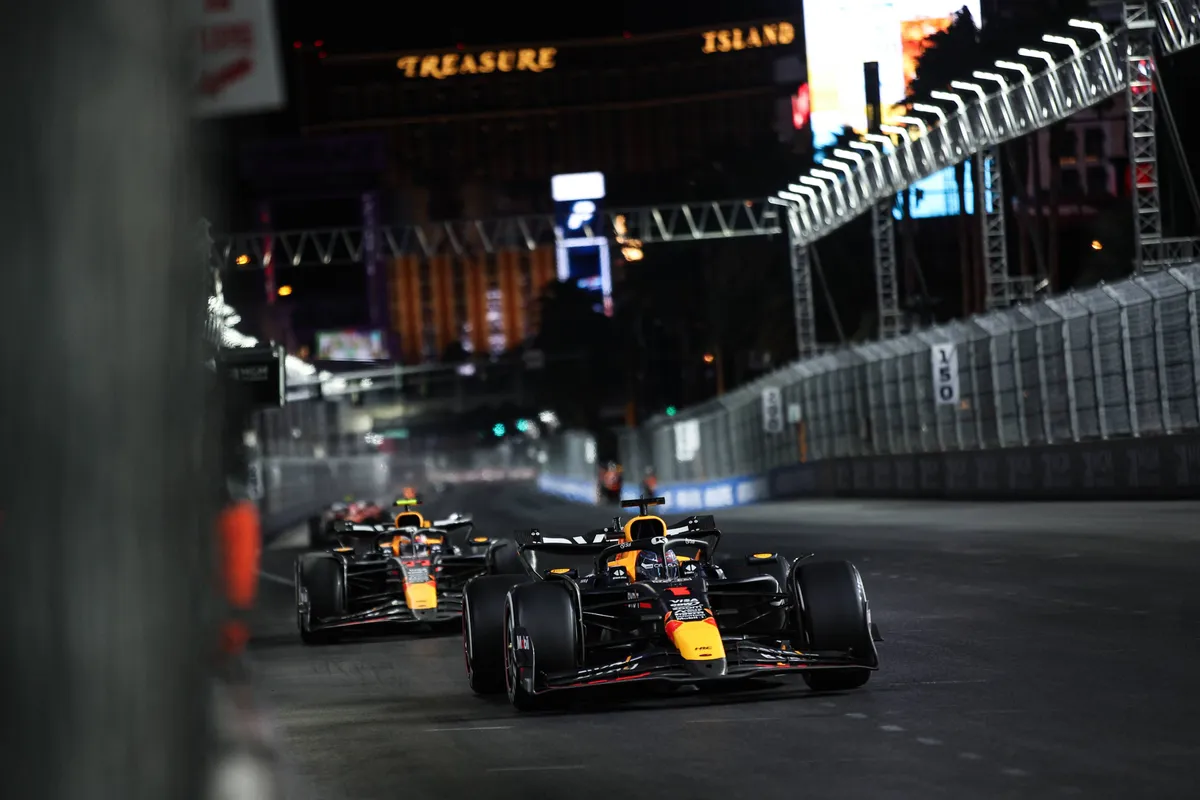 Max Verstappen en Sergio Pérez in Las Vegas in 2024