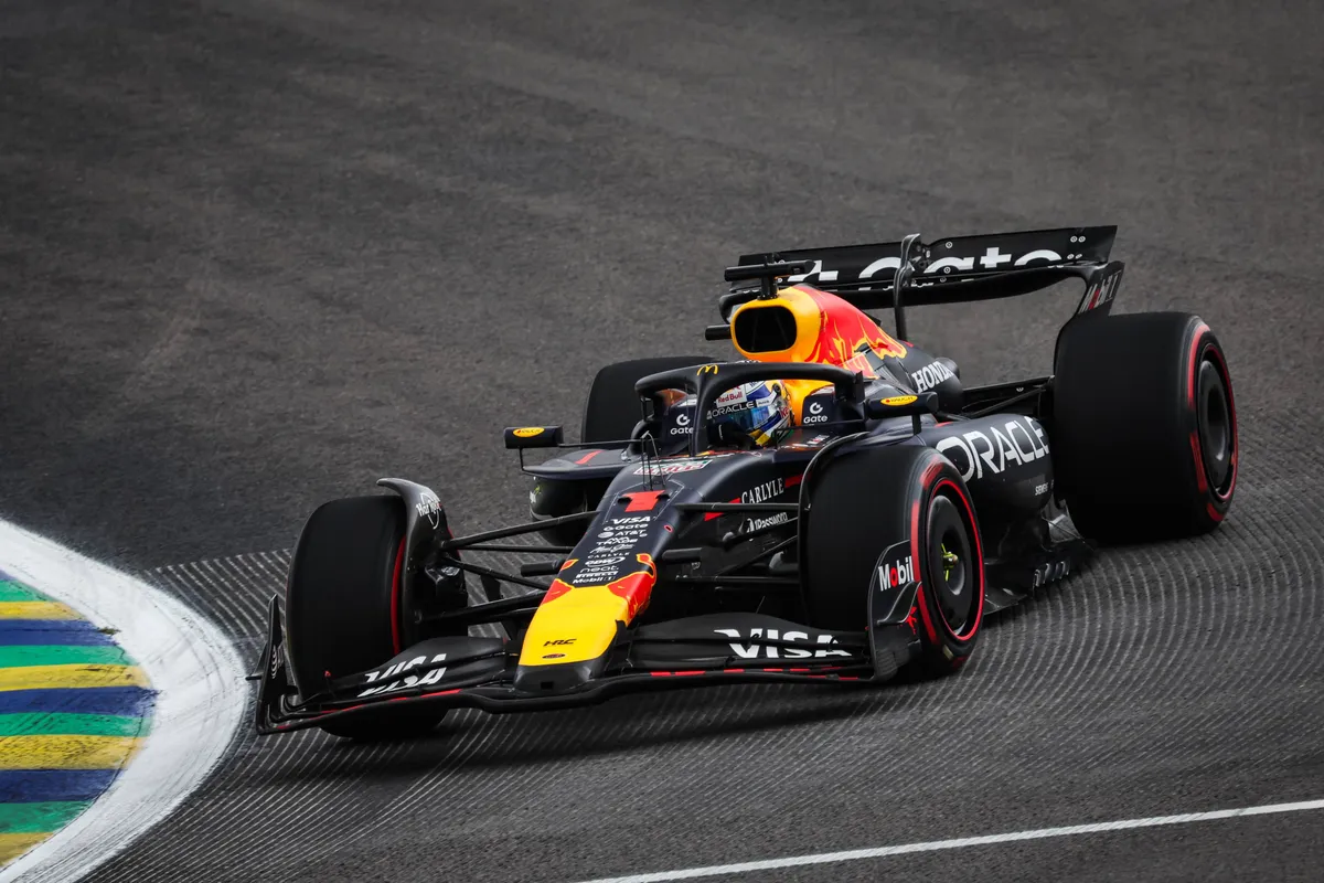 max verstappen tijdens gp brazilie