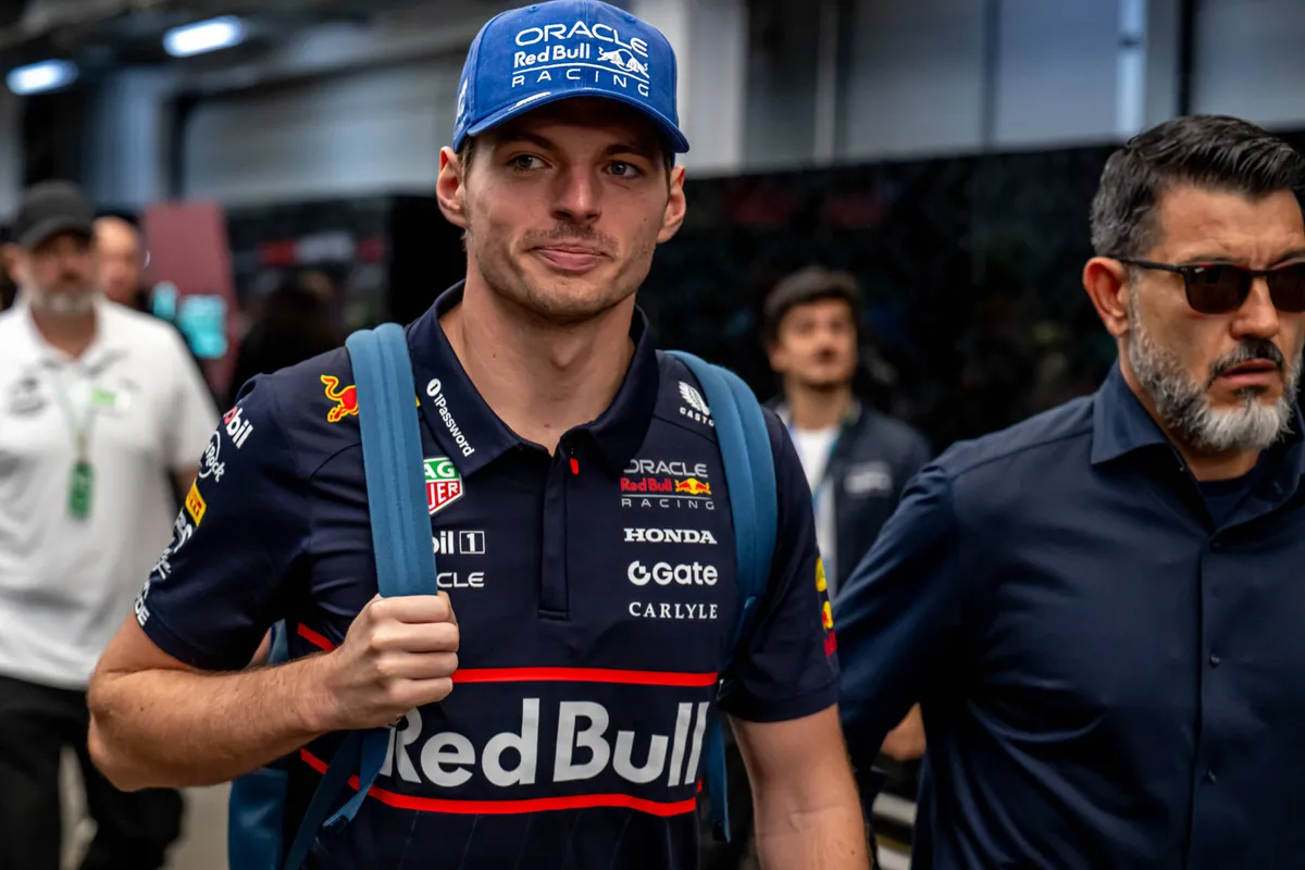 max verstappen tijdens het gp weekend in brazilie