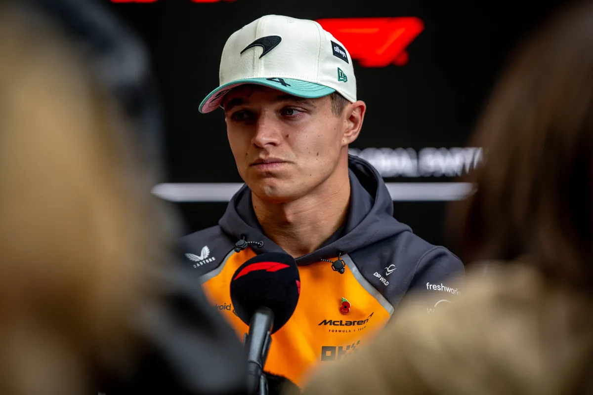 McLaren-coureur Lando Norris tijdens de mediadag in Brazilië