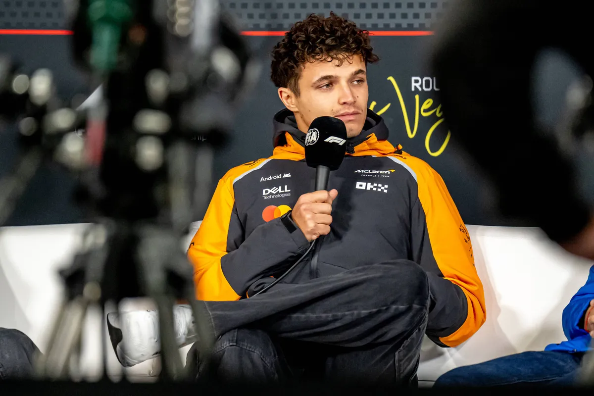 McLaren-coureur Lando Norris tijdens de persconferentie in Las Vegas