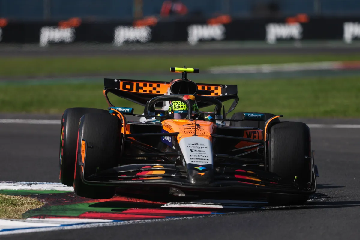 De McLaren MCL39 van Lando Norris tijdens de Grand Prix van Mexico in 2025