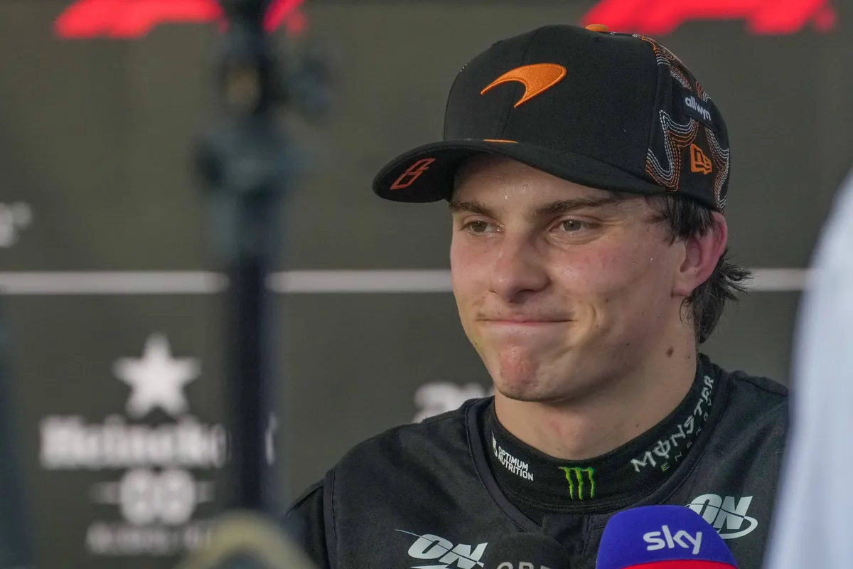 Oscar Piastri tijdens een persmoment in Austin