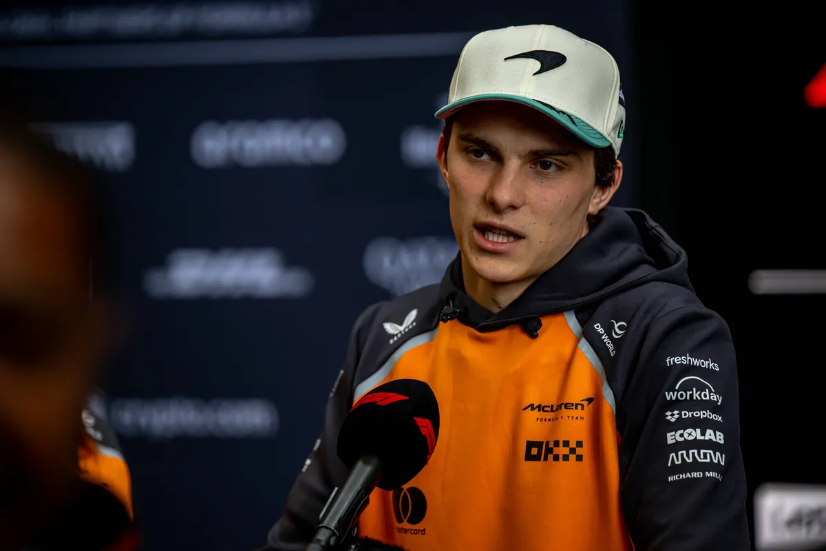 Oscar Piastri tijdens de mediadag voor de Grand Prix van Brazilië in 2025
