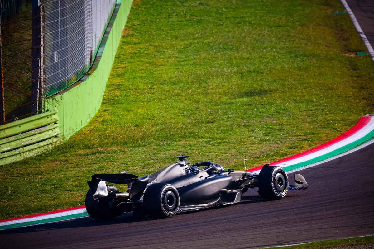 Sergio Pérez tijdens een test in Imola