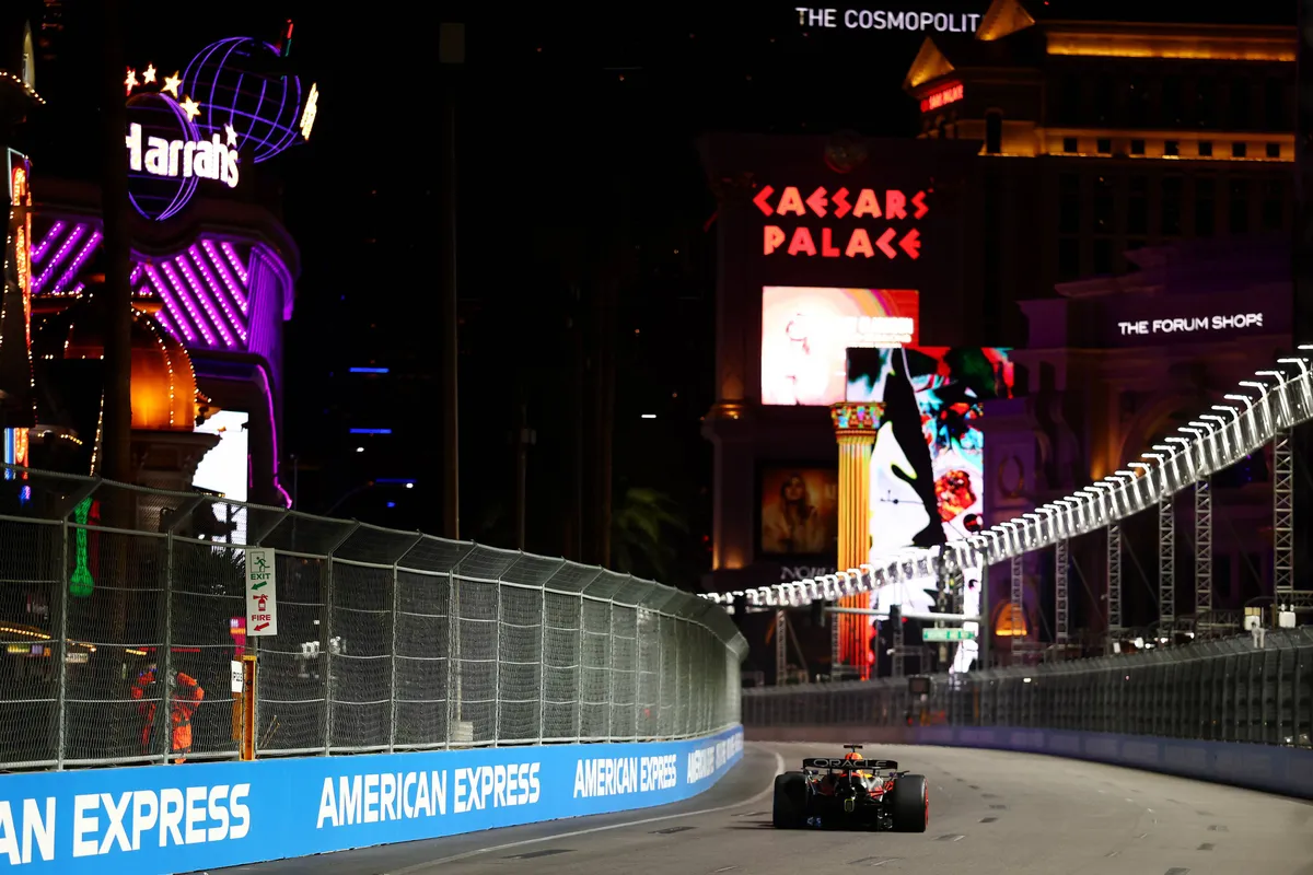 Max Verstappen tijdens VT2 in Las Vegas