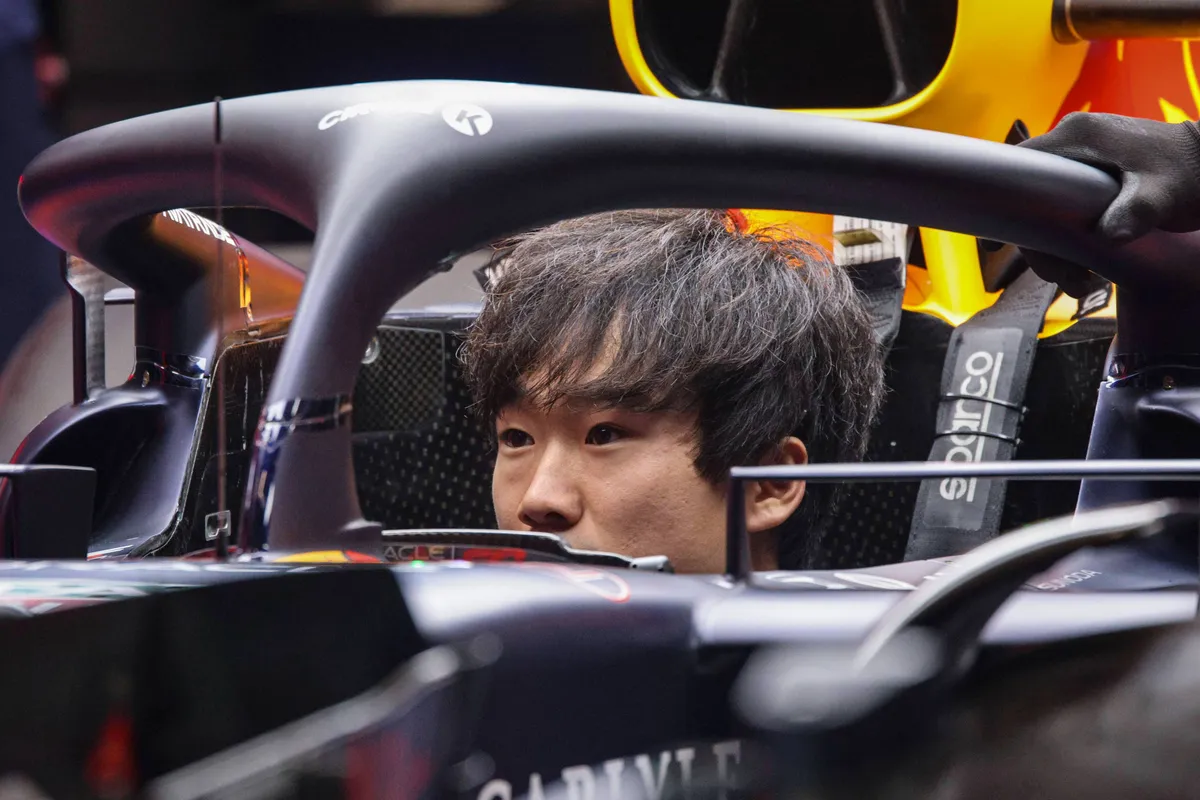 Yuki Tsunoda in de RB21 in Las Vegas