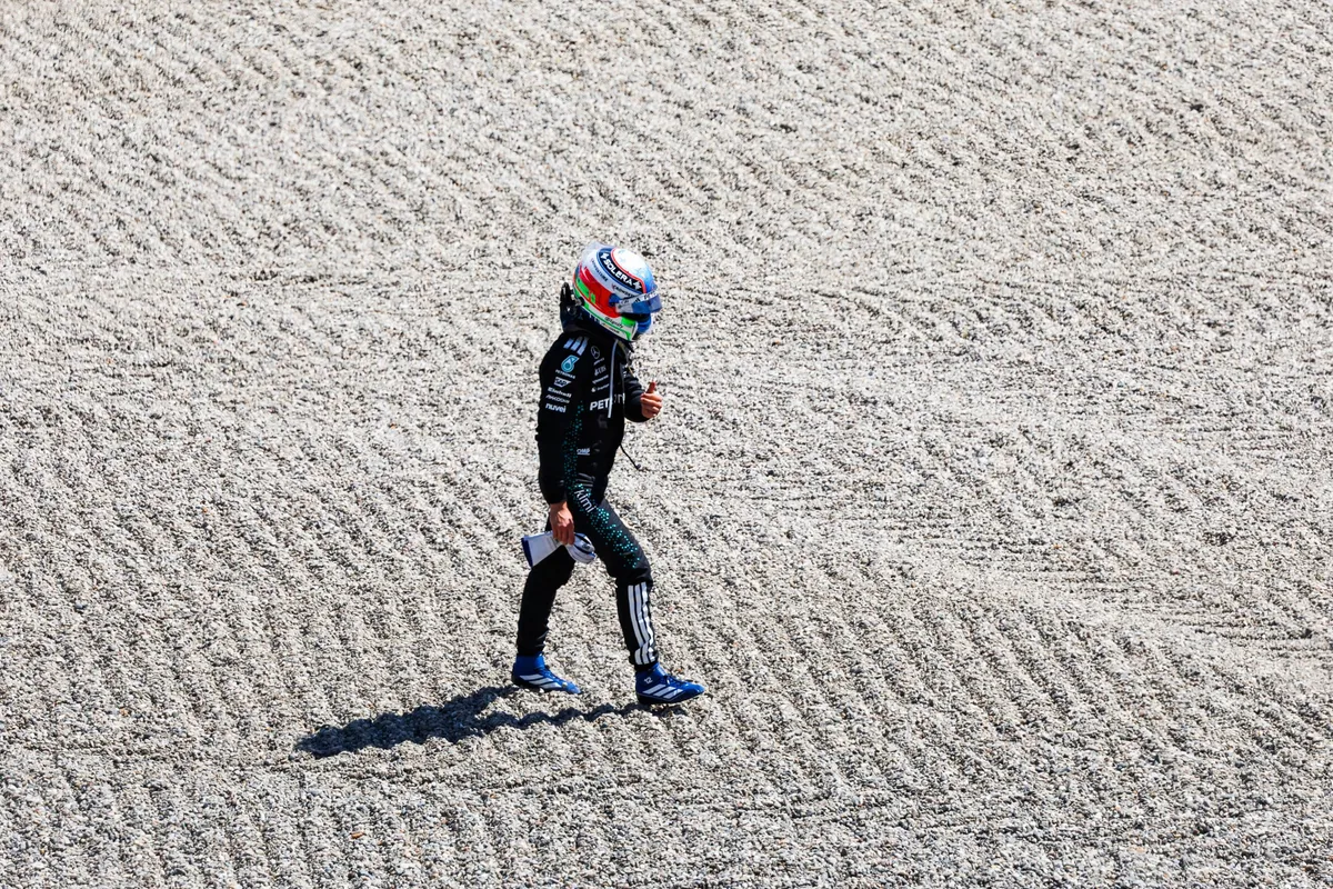 Mercedes-coureur Kimi Antonelli in de grindbak in Oostenriijk