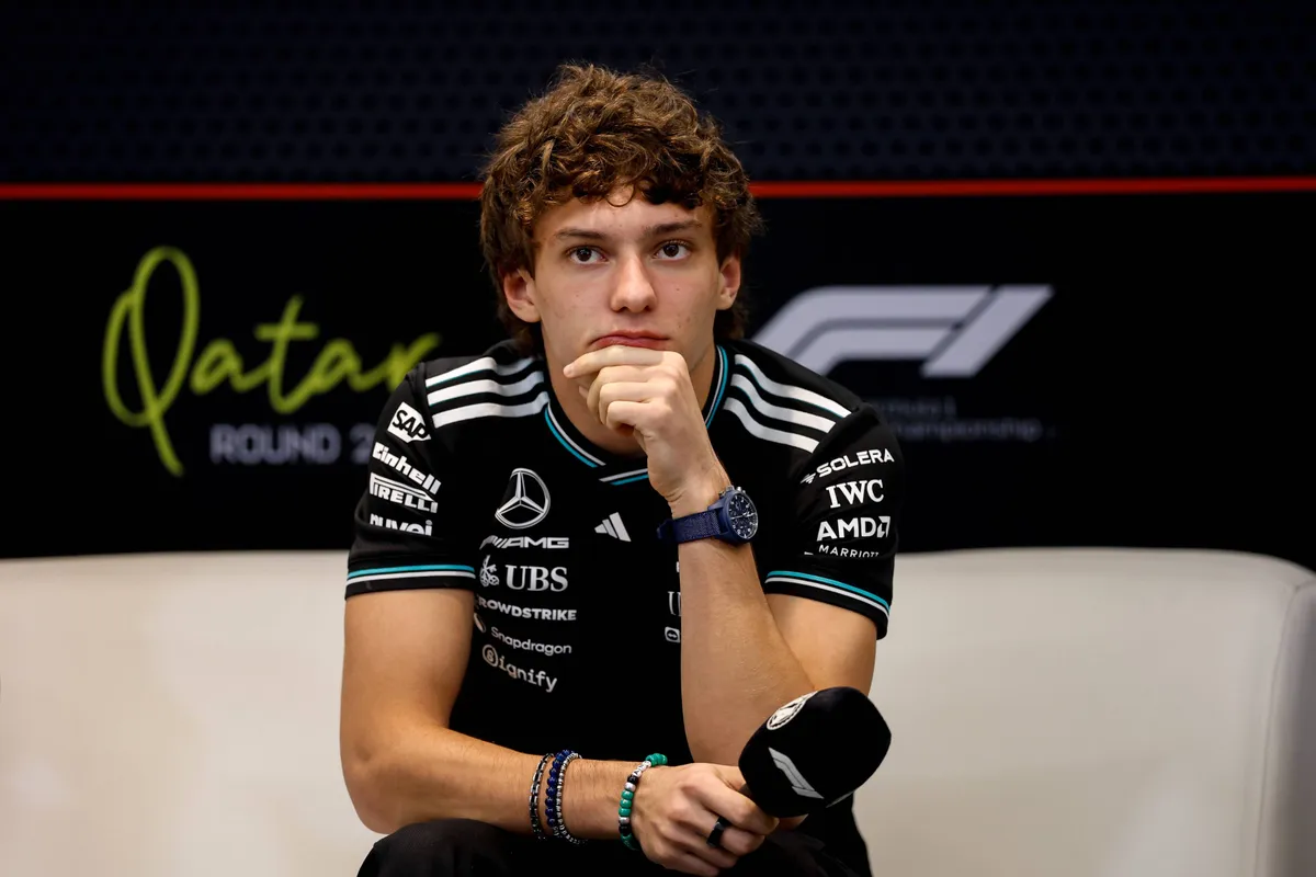 Andrea Kimi Antonelli tijdens een interview