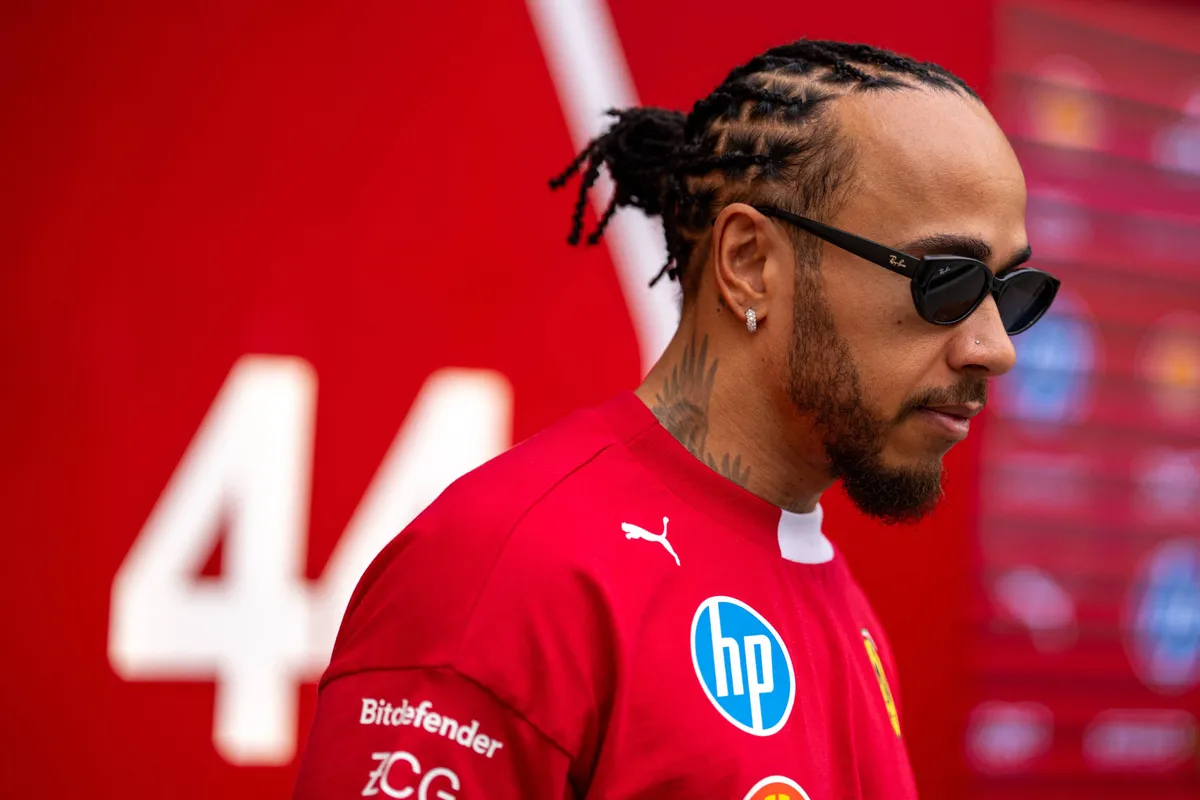 Lewis Hamilton tijdens het raceweekend in Abu Dhabi
