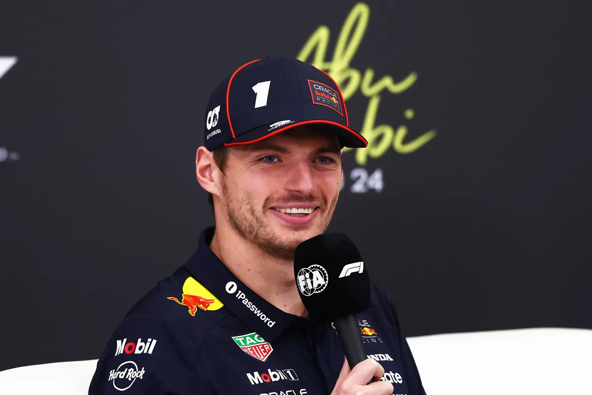 Red Bull-coureur Max Verstappen op de persconferentie in Abu Dhabi