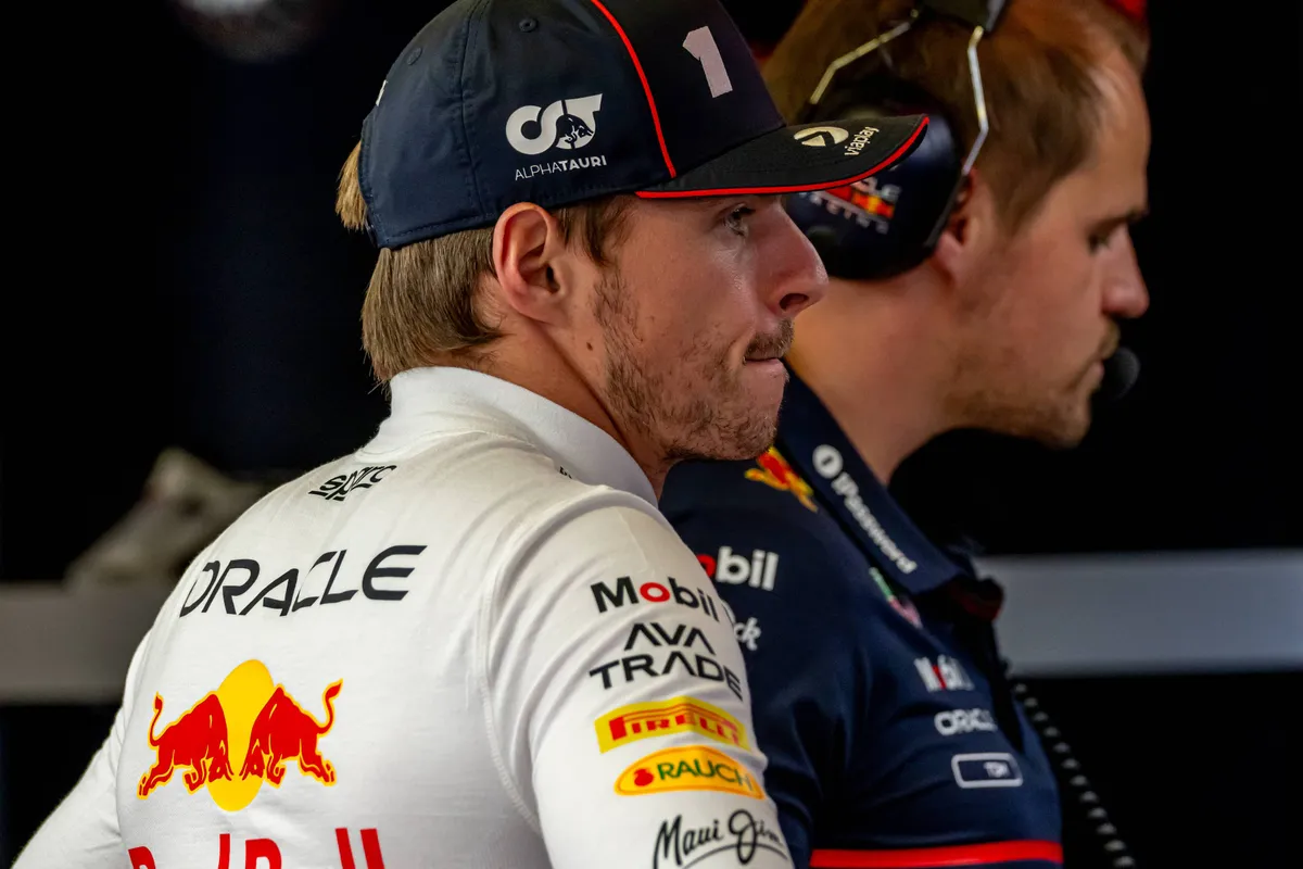 Max Verstappen voor Red Bull Racing in de garage in Mexico-Stad in 2025
