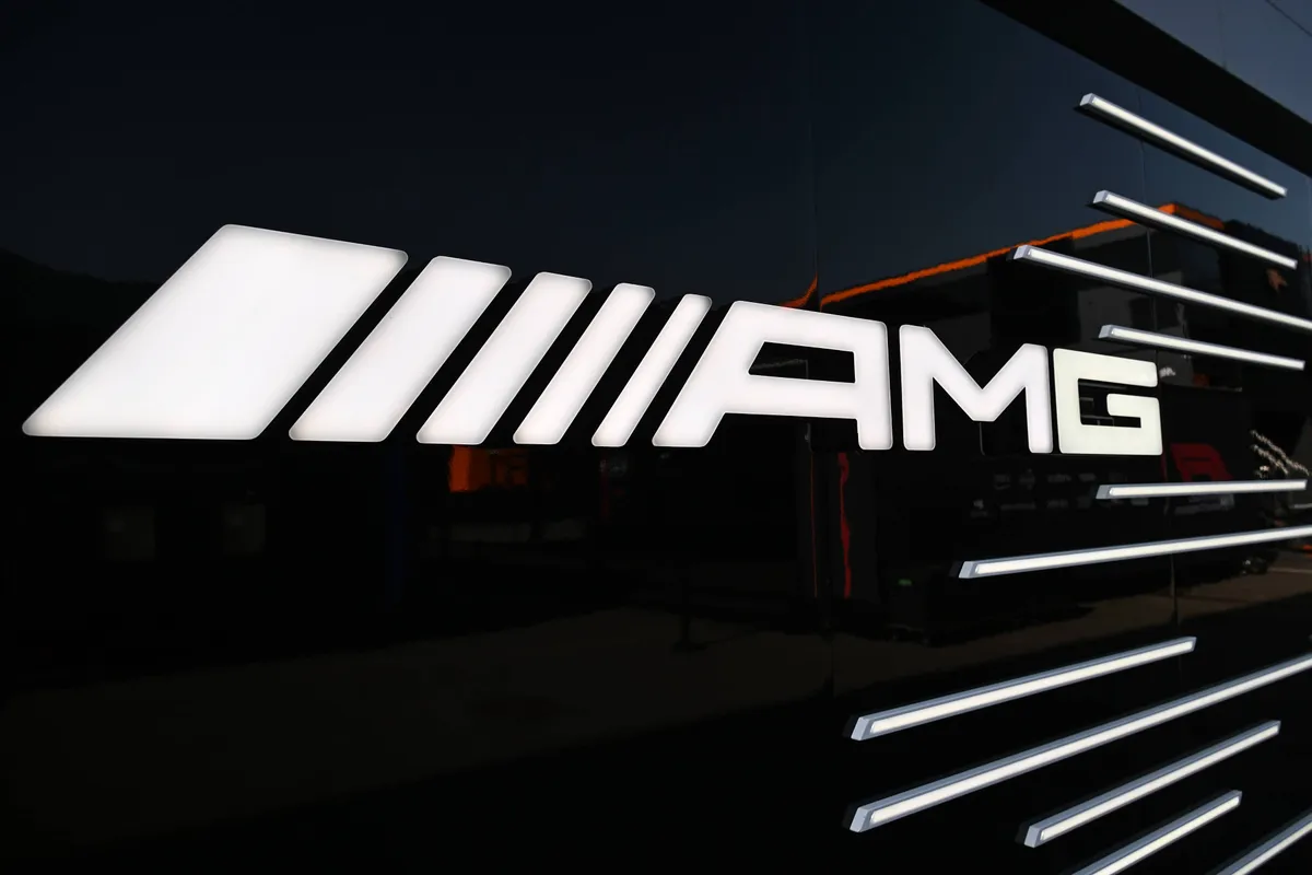 Het logo van Mercedes-AMG in de Formule 1