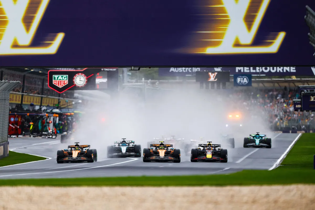 De start van de Formule 1-race in Australië in het 2025 F1-seizoen