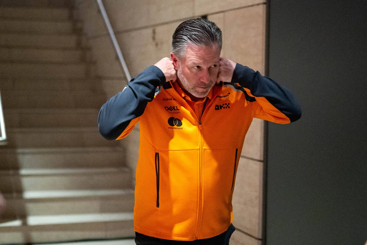 Zak Brown tijdens het raceweekend in Abu Dhabi