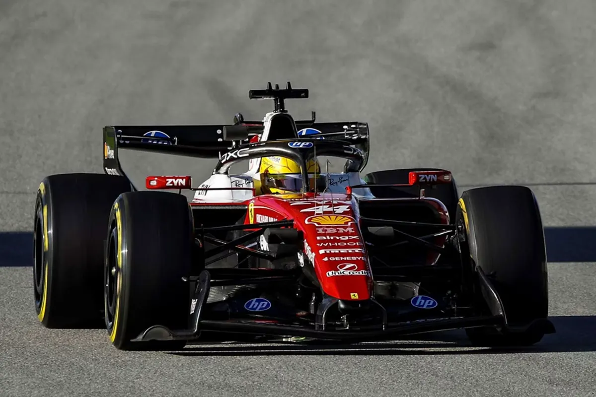 Lewis Hamilton in de Ferrari SF-26 tijdens de testdagen in Barcelona