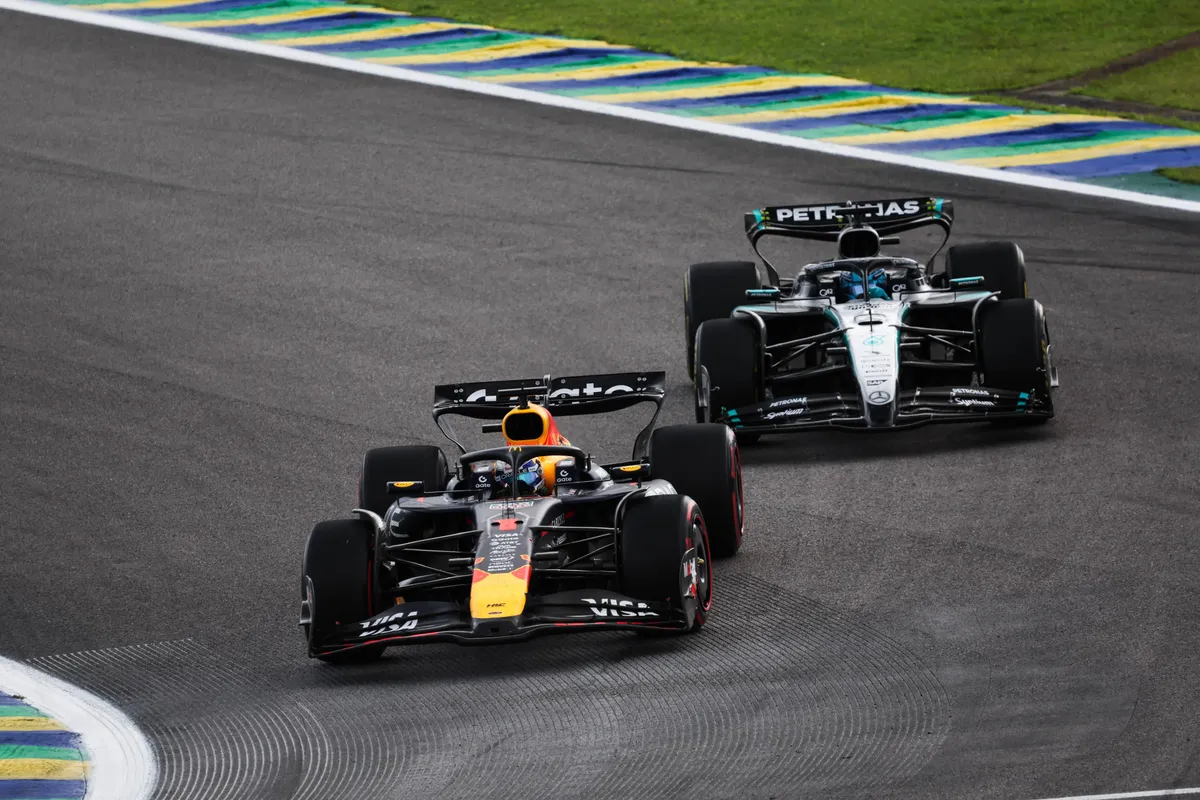 Max Verstappen en George Russell in Brazilië 2025