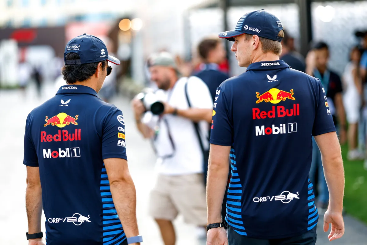 Max Verstappen en voormalig Red Bull Racing-teamgenoot Sergio Pérez in 2024