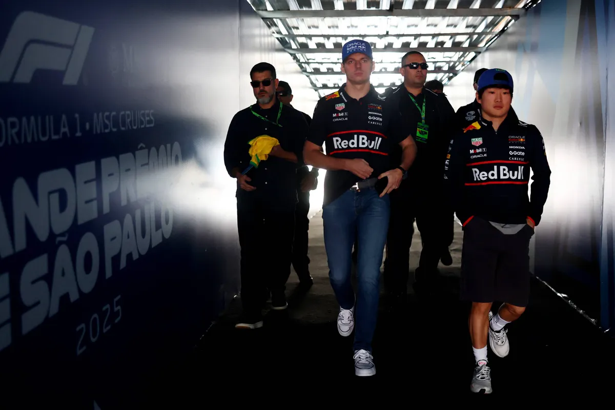 Max Verstappen met voormalig Red Bull-teamgenoot Yuki Tsunoda in 2025