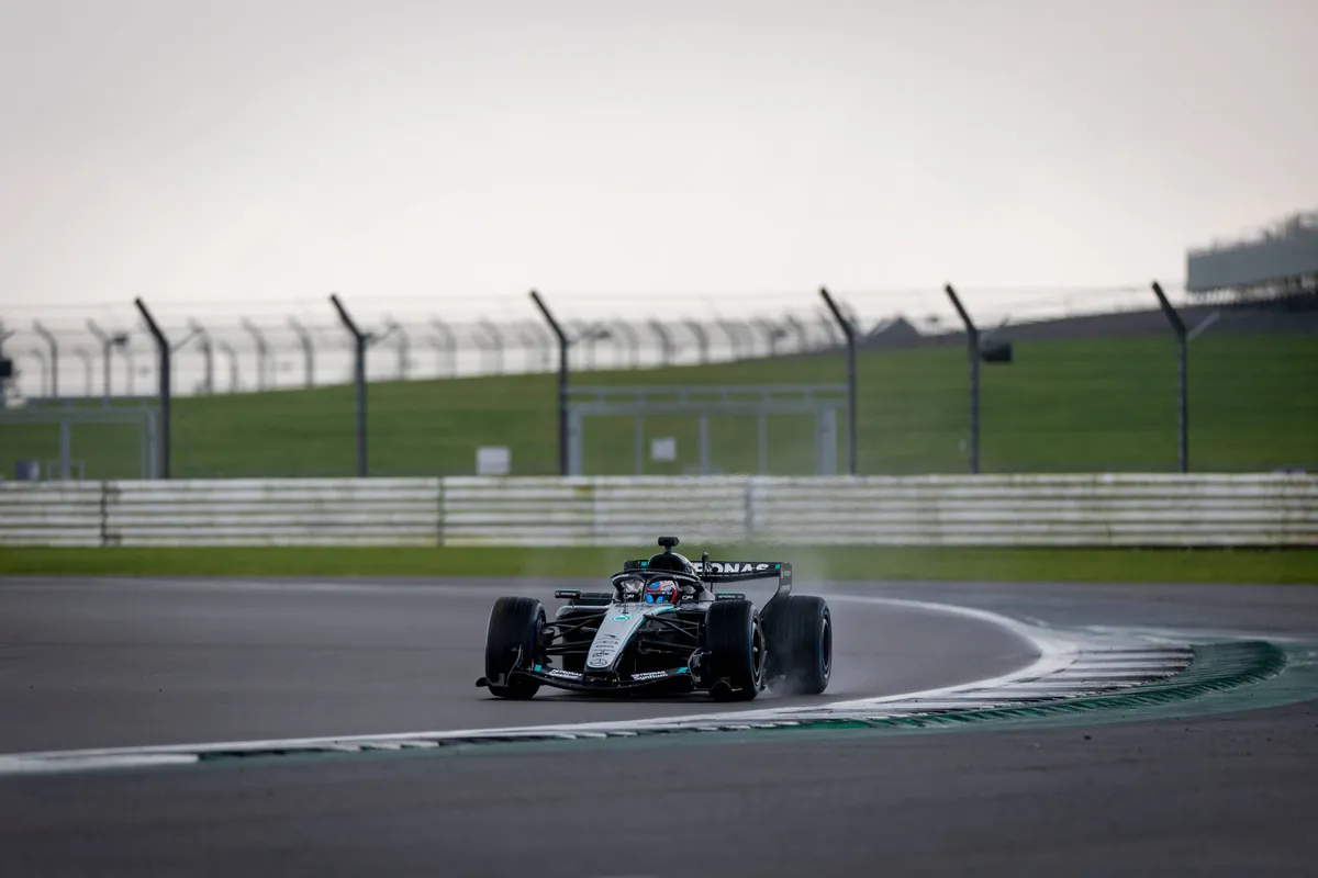 De Mercedes W17 tijdens de shakedown in Silverstone