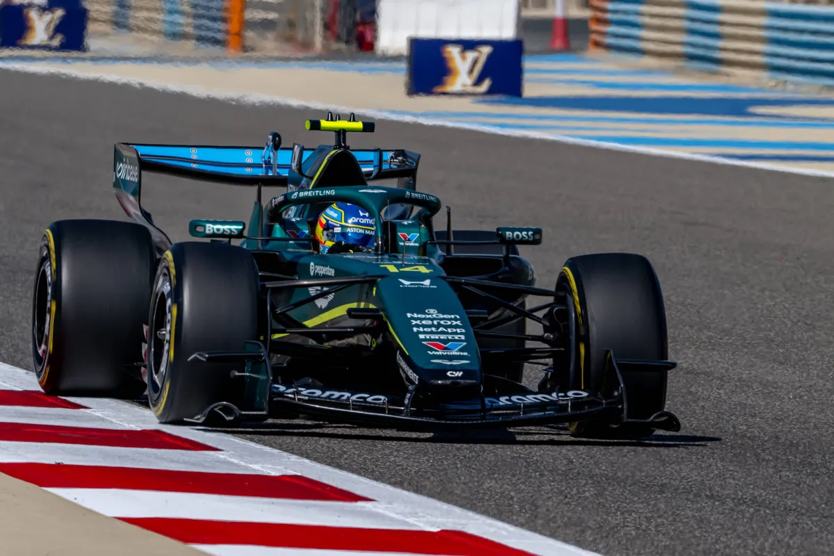 Fernando Alonso voor Aston Martin tijdens de 2026 F1-wintertest in Bahrein