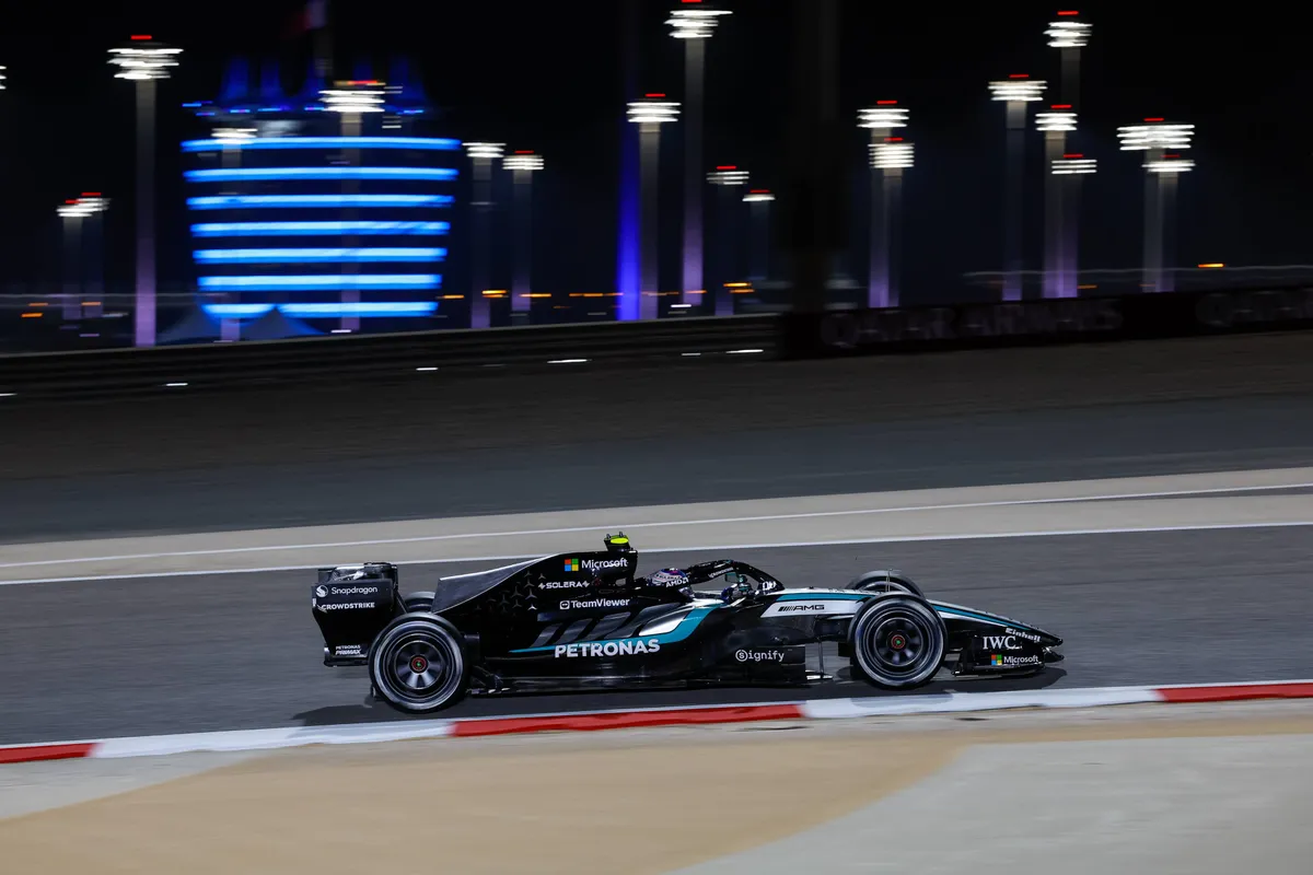 Kimi Antonelli in de Mercedes W17 tijdens de test in Bahrein