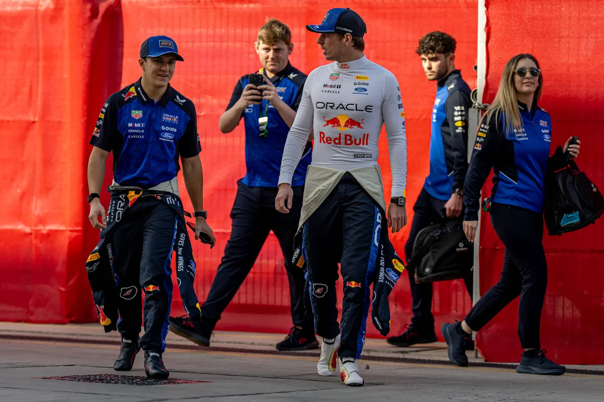 Max Verstappen en Isack Hadjar voor Red Bull Racing in Bahrein