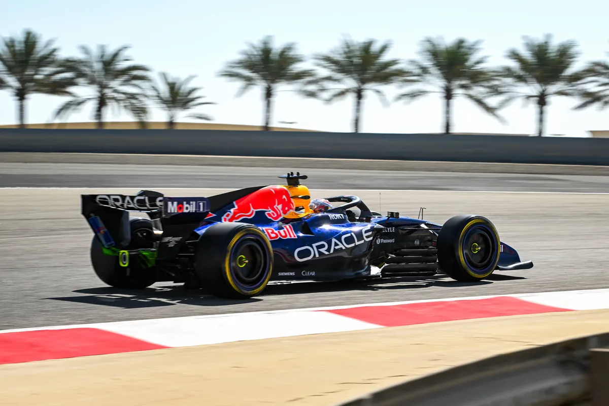 Max Verstappen in zijn Red Bull RB22 tijdens de F1-test in Bahrein 2026