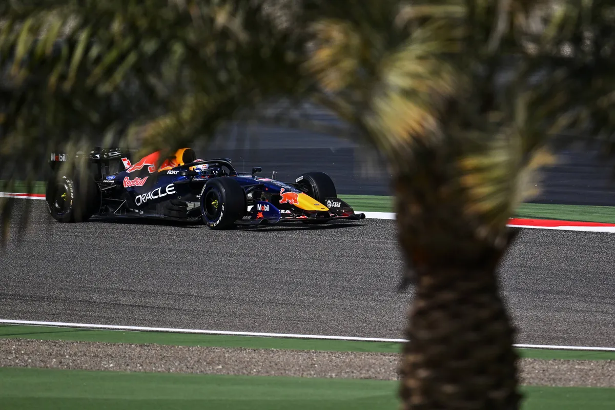 Max Verstappen in de Red Bull Racing RB22 in Bahrein 2026