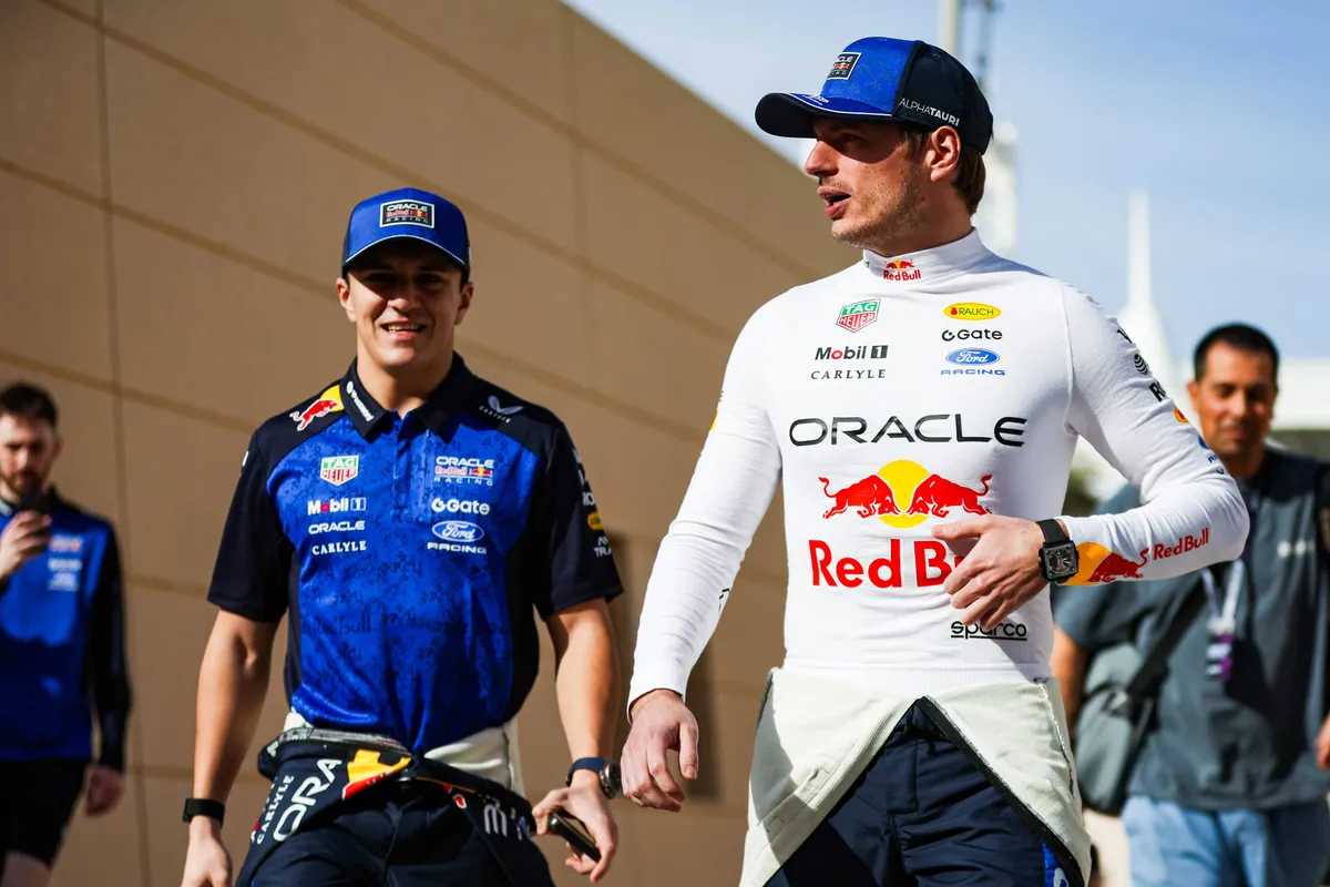 Max Verstappen en Isack Hadjar in Bahrein voor de wintertest in 2026