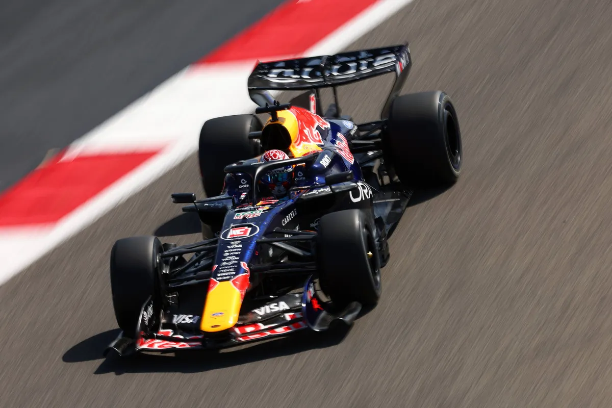De Red Bull RB22 van Max Verstappen tijdens de testdagen in Bahrein 2026