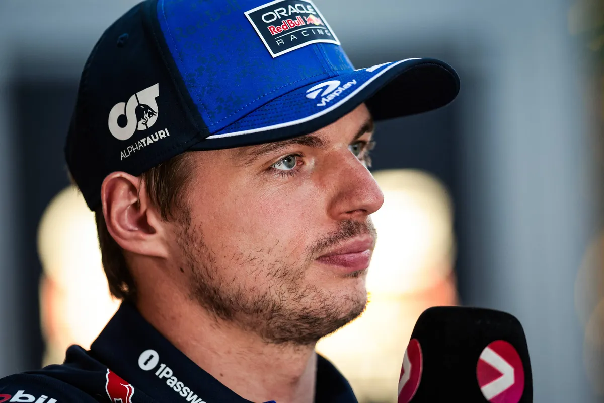 Max Verstappen tijdens zijn interview met Viaplay in Bahrein tijdens de 2026 F1-wintertest