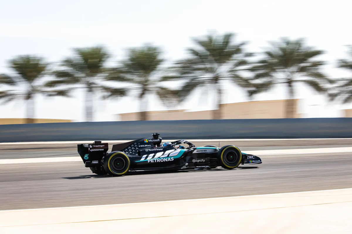 George Russell in de Mercedes W17 tijdens testdag 1 in Bahrein
