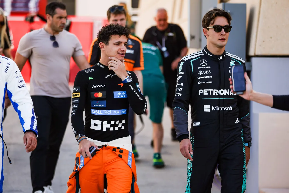 George Russell en Lando Norris tijdens de F1-testdagen in Bahrein in 2026